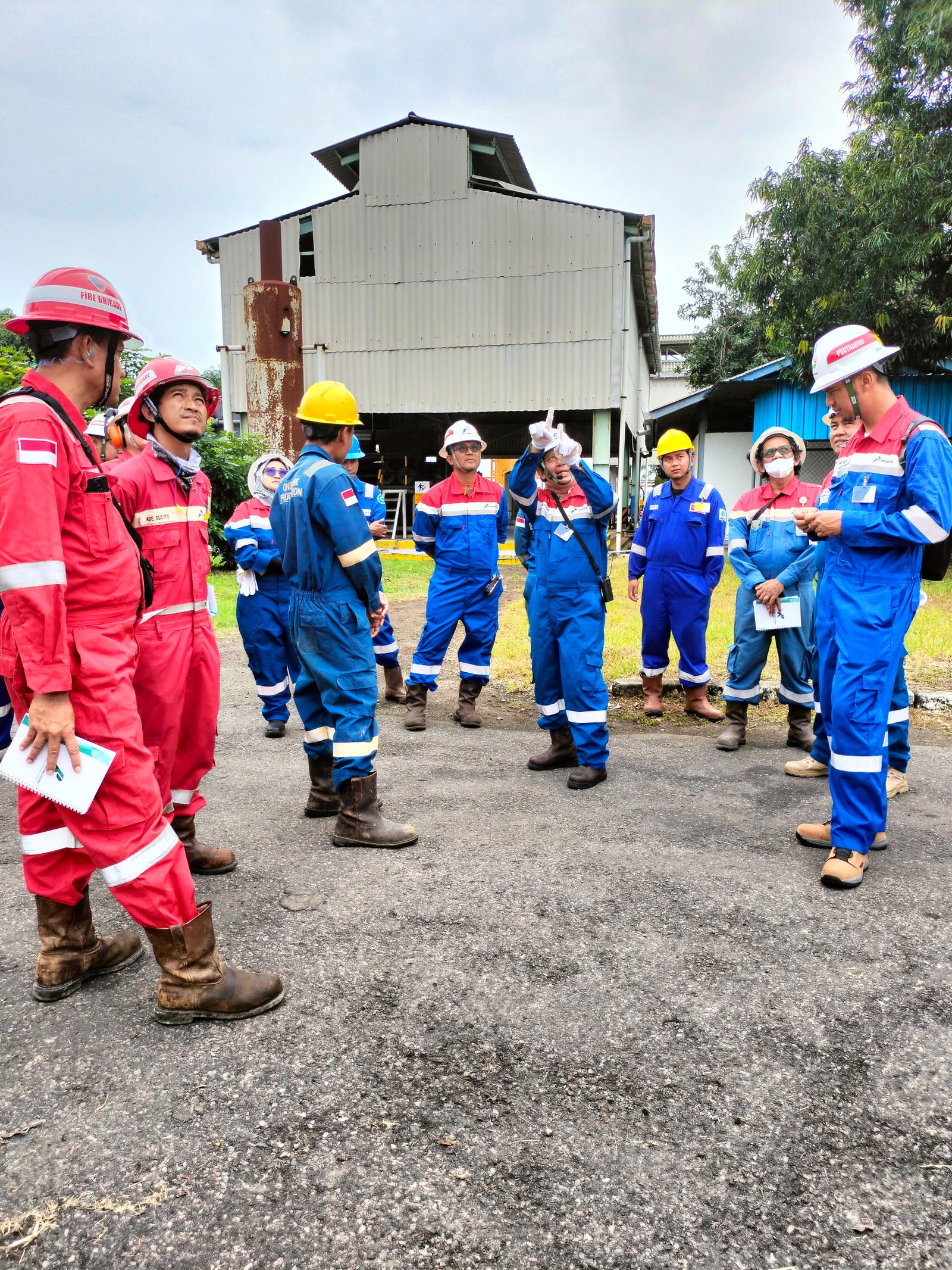 Sesi training dan sertifikasi profesional untuk pengembangan SDM